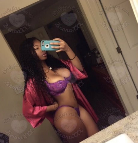 Ziennaxxx étoile nue des photos