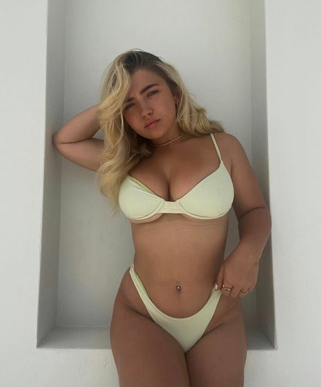 Mini Moo hot pornstar galleries