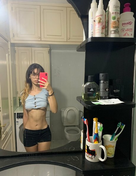 laylaa bby actriz de desnudos galería