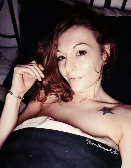 Somethingnotsilly estrella porno desnuda imágenes