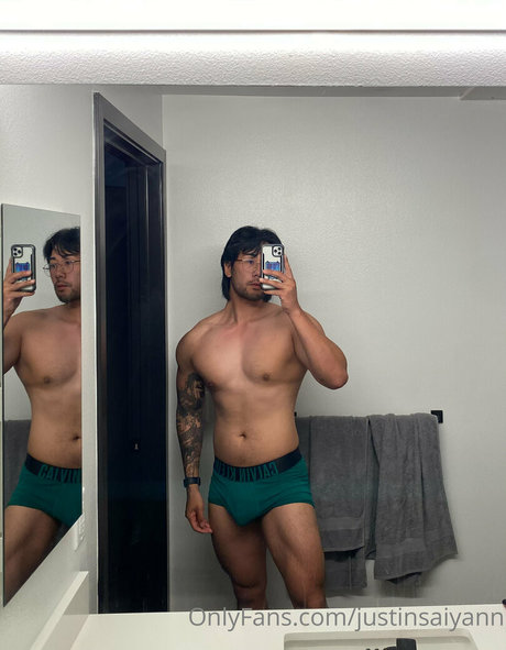 justinsaiyann star du porno chaud photos