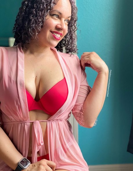 deedeericanfeet estrella porno atractiva fotos