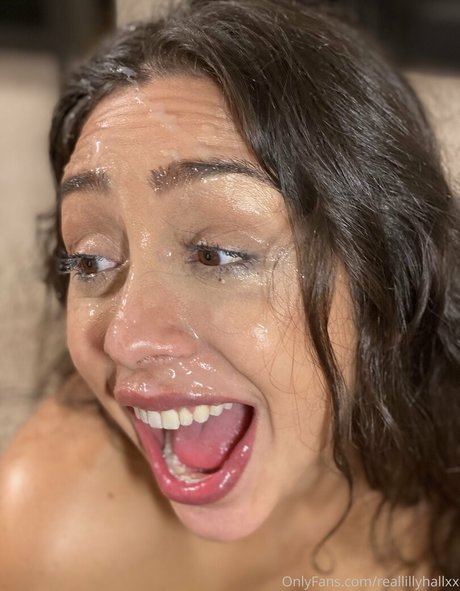 reallillyhallxx modelo desnuda galería