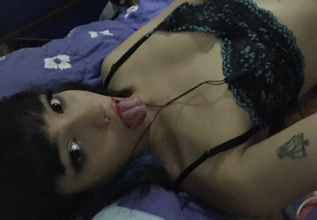 elliebunnywaifu beautiful pornstar image