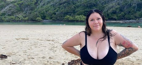 Mirra R model nudes image