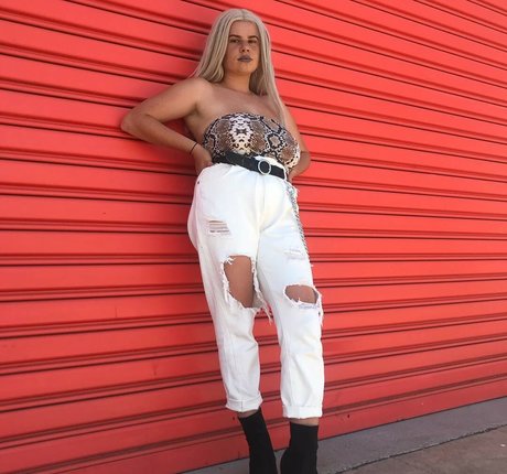 Mirra R actrice nue image