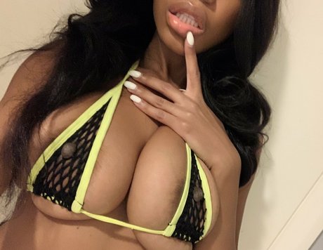 Tanyaadenisefans modelo atractivo imagen