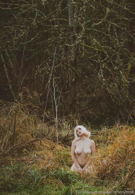 Peachthenymph modelo desnudo galería