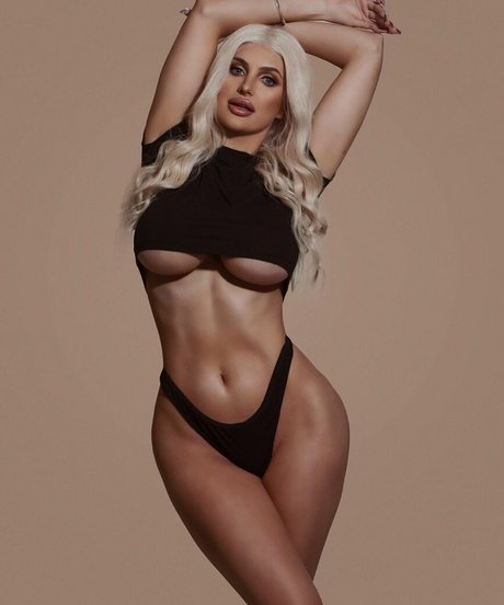 Laura Blake Hahnel estrella adulta galerías