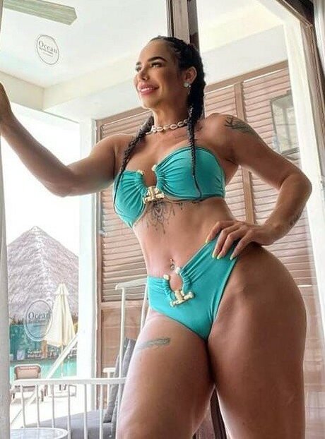 Lis Vega modelo gratis imágenes