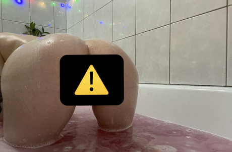 ladyluciferfree naked pornstar img
