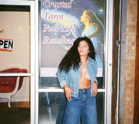 Kiana Lede modelo libre galerías