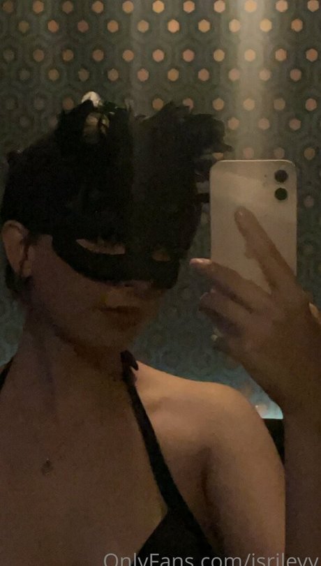 isrileyy hermosa actriz fotos