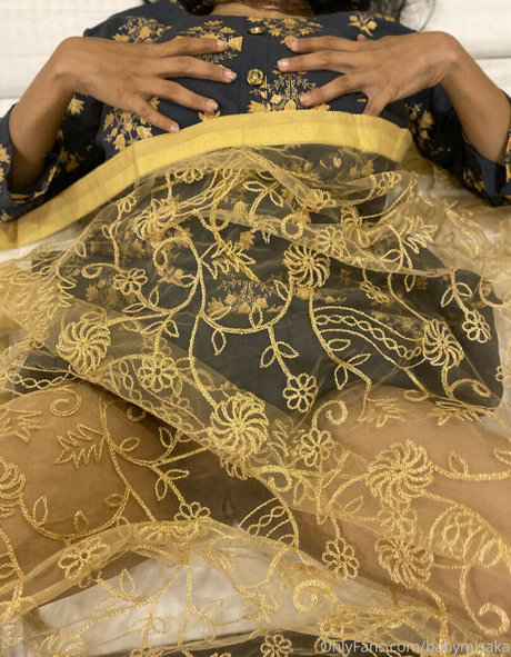 Baby Misaka modelo atractivo galería