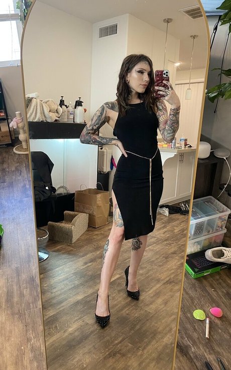 Pterodactylsftw pornographic model image