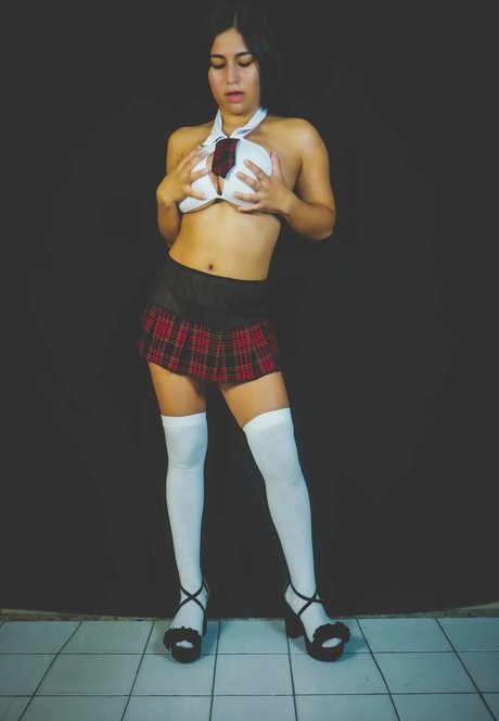 analialipha joli modèle photo