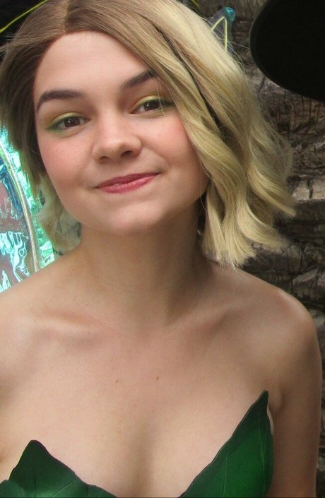 Minakess estrella desnuda fotos