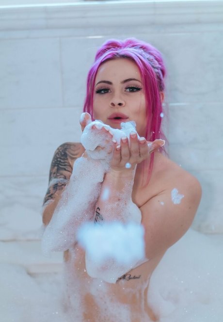 lucylavagirlfree erotic model photo