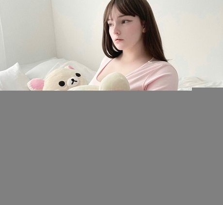emidoll nude pornstar pics