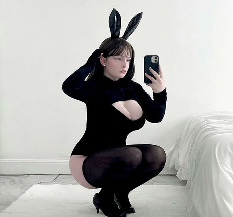 emidoll nudes actress archive