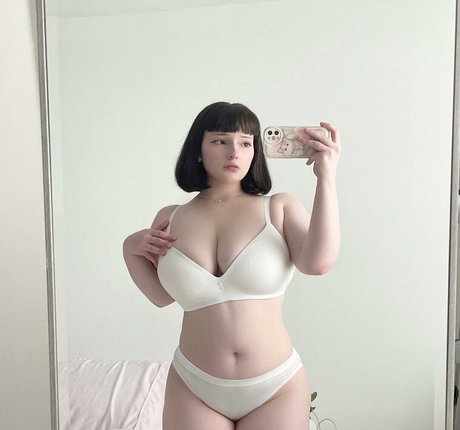 emidoll beautiful pornstar pic