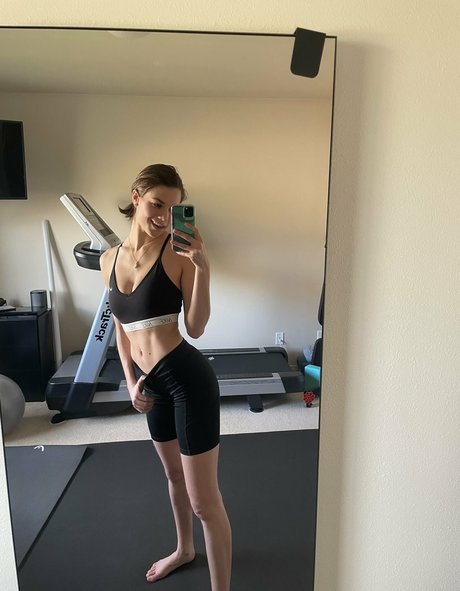 Michelle Ellyse Schlaman étoile des photos