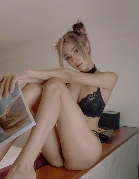 BunnyMutmai estrella archivo