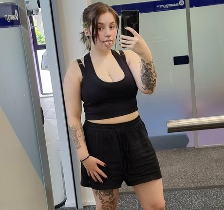 naughty nuka modelo porno foto