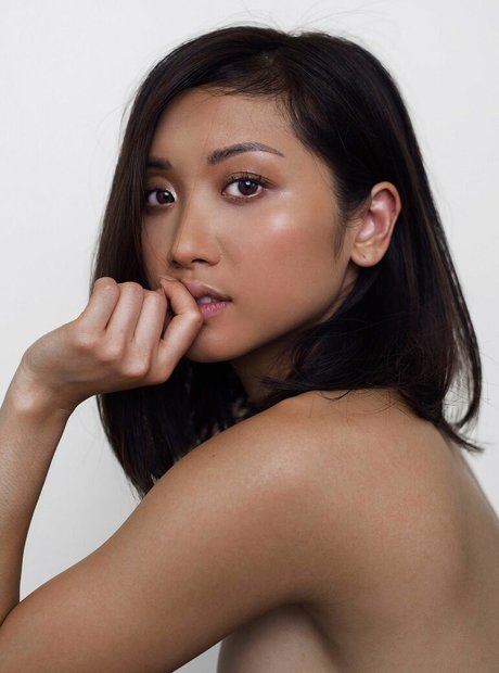 Brenda Song étoile de l'art images