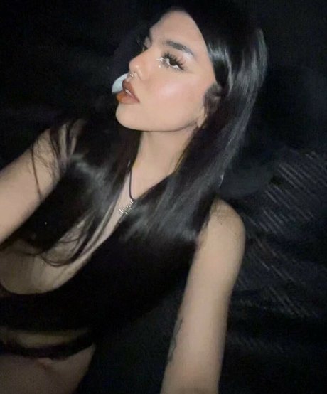 cyberiariley estrella desnuda foto