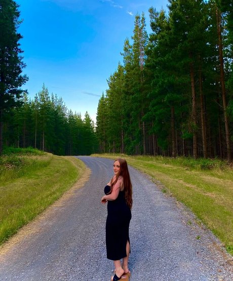 Dannielle Ashurst modelo desnudos foto