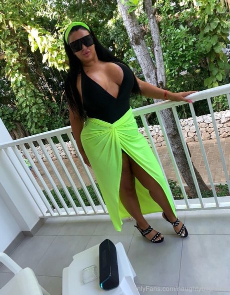 naughtybitchhh8 estrella porno bonita foto