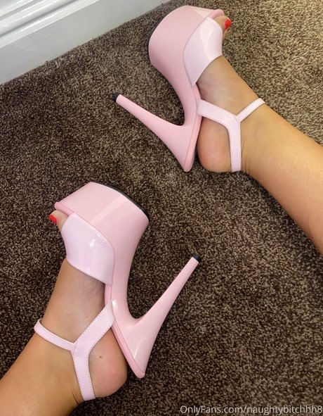 naughtybitchhh8 modelo desnudos galería