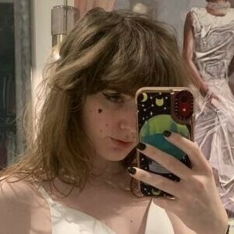 Newdle Head Bella estrella erótica galerías