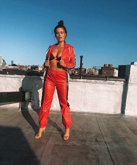 Tia Provost hermosa actriz fotos