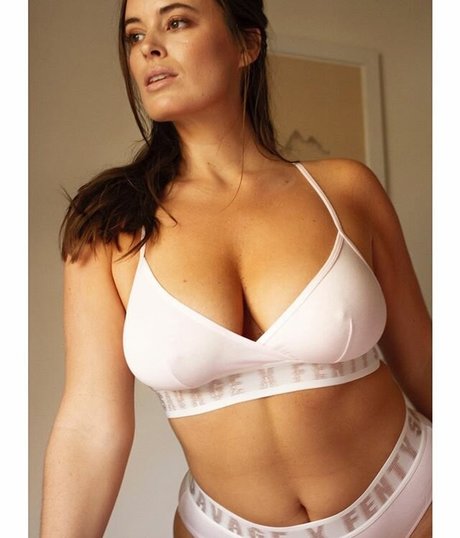 Tia Provost modelo de alta definición galería