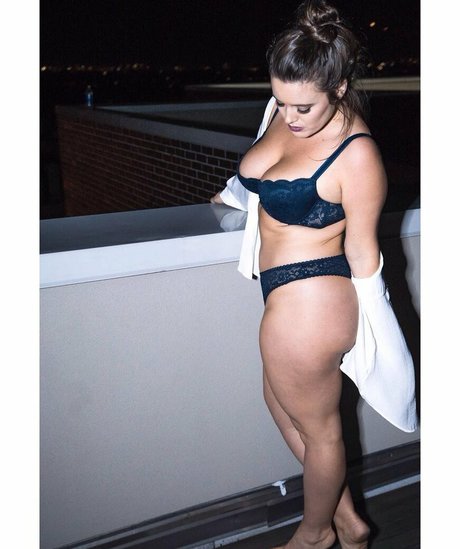 Tia Provost modèles nus galerie