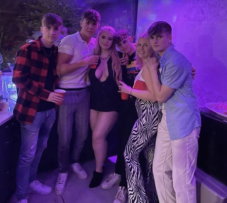 Hollie H sex actress photo