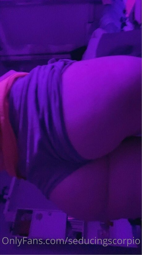 seducingscorpio modelo caliente foto