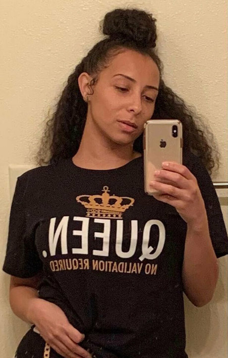 QueenSoTrill bonita modelo archivo