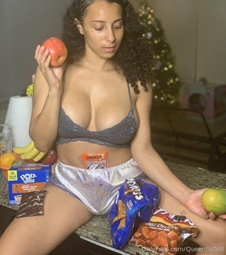 QueenSoTrill modèle de haute qualité image