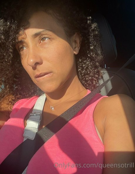 QueenSoTrill star du porno chaud des photos