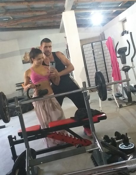 miracuckold hermosa actriz galería