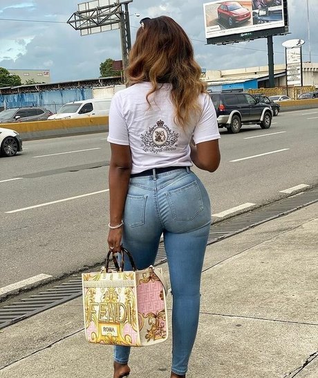 Amara La Negra estrella porno en alta definición galería