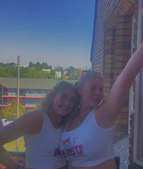 Whitney T estrella libre galerías