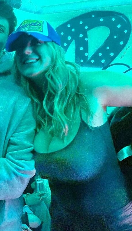 Whitney T star du porno parfaite img