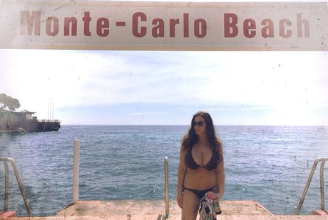 Serena Roberti estrella porno desnuda galerías