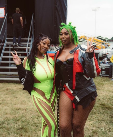 thecleopatraway nus de stars du porno des photos