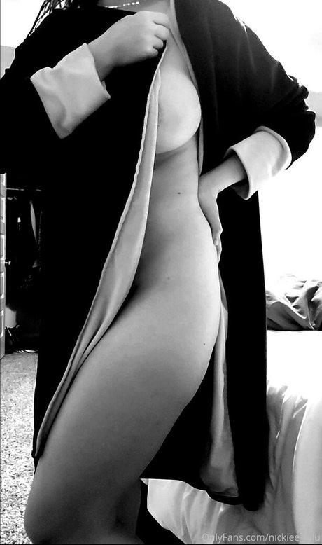 Nickiee Lulu xxx estrella porno foto