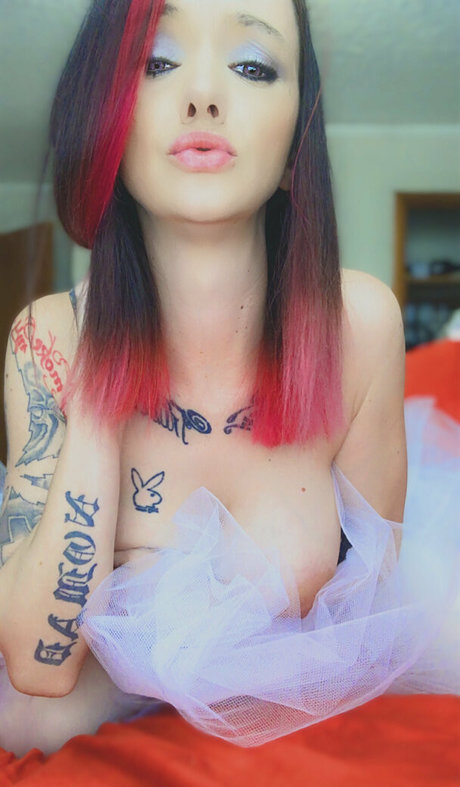 tattedbunnyfree estrella sexy imágenes